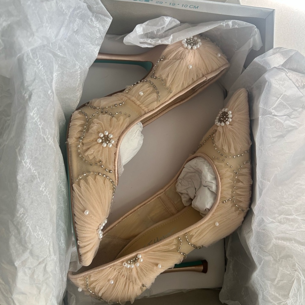 Betsey Johnson “Roxie” Nude Heel- NWT